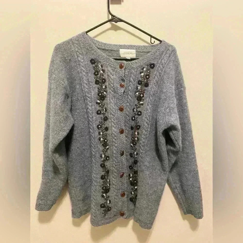 100% wool cozy grandma cottagecore sweater cardigan 90s knitwear